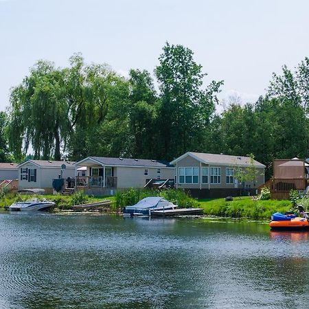 Woodland Estate Resort Campbellford Bagian luar foto