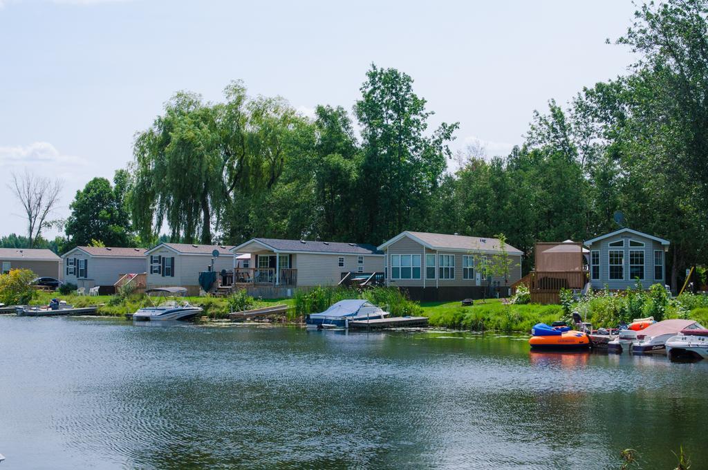 Woodland Estate Resort Campbellford Bagian luar foto