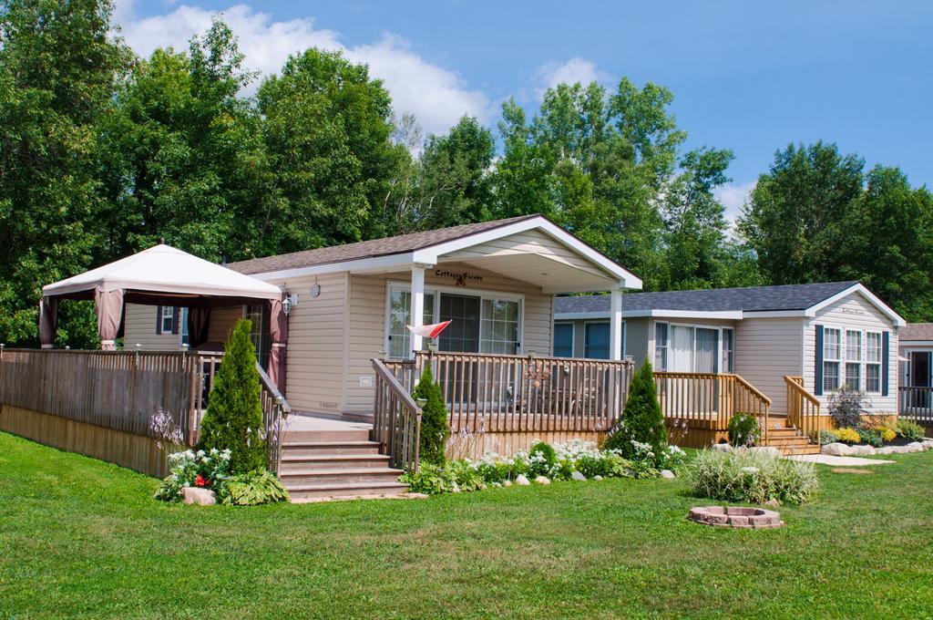 Woodland Estate Resort Campbellford Bagian luar foto