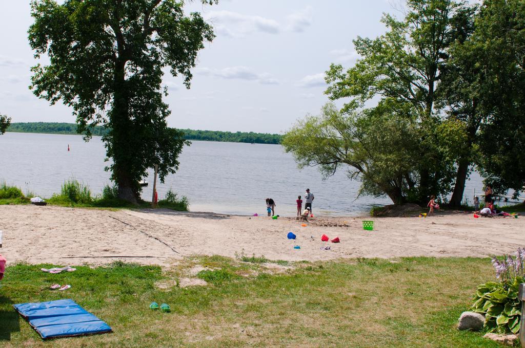Woodland Estate Resort Campbellford Bagian luar foto